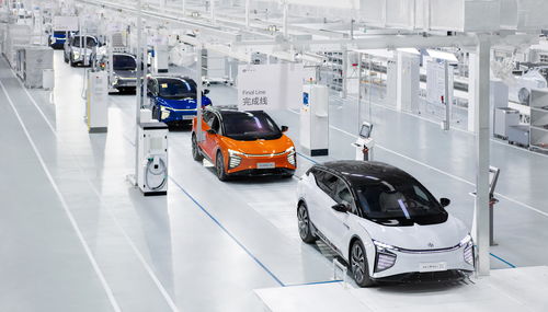 探訪高合“黑燈工廠” 這是造車還是科幻片場？